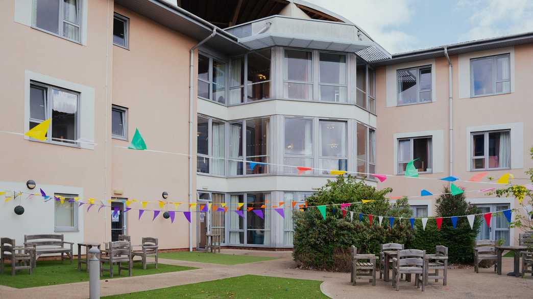 Oak House Care Home Slough buildings-carousel - 14