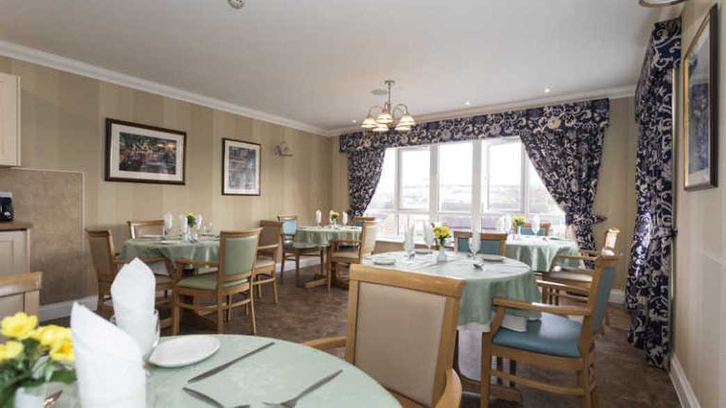 Oak Park Care Home Care Home Dewsbury meals-carousel - 2