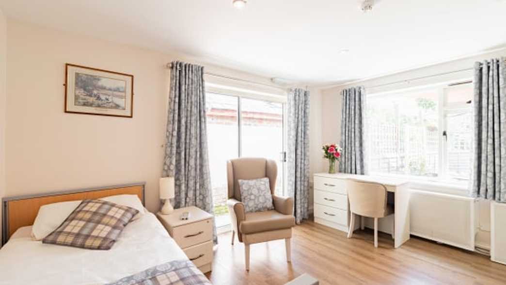 Oaklands Rest Home Care Home Southampton accommodation-carousel - 1