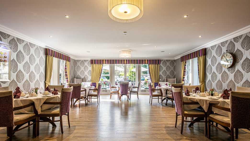 Oulton Manor care home Care Home Leeds meals-carousel - 1
