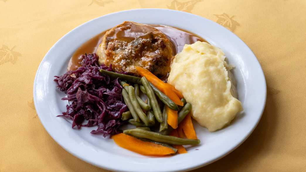 Glebe House Care Home Care Home Staines-upon-thames meals-carousel - 4