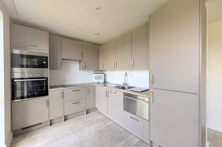 Apartment 27 image 3