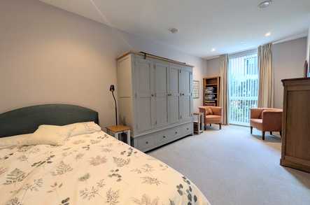 Apartment 3 image 3