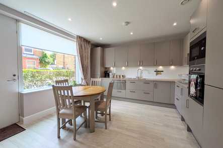 Apartment 3 image 2
