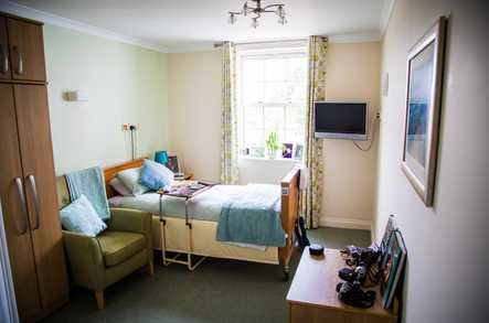 Parkfield House Nursing Home Care Home Uxbridge  - 3