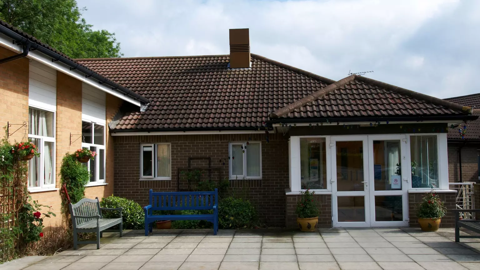 Pinewood Lodge | Care Home | Watford, WD19 7HR