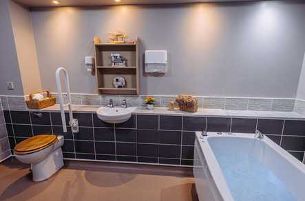 Plas-Y-Dderwen Care Home Care Home Carmarthen  - 5
