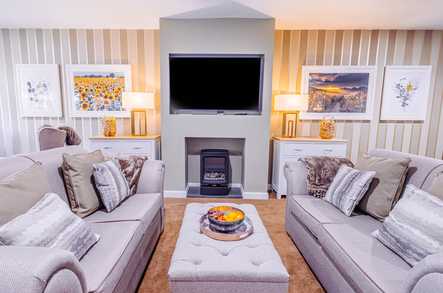Plas-Y-Dderwen Care Home Care Home Carmarthen  - 3