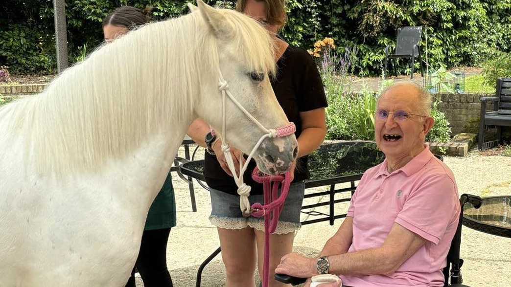 Ashview Nursing Home Care Home Ware activities-carousel - 3