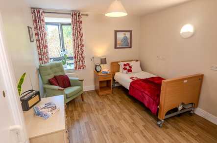 Lawnfield House Care Home London  - 3