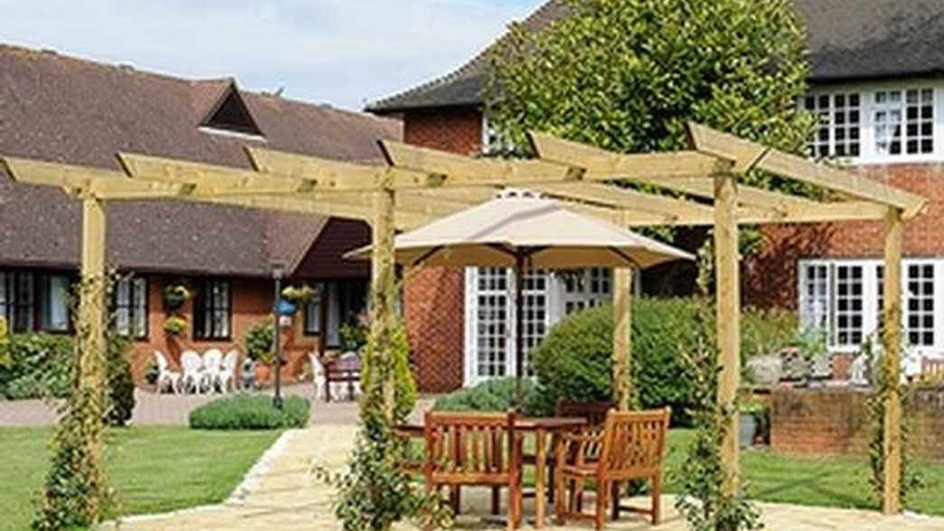 Red Court Care Home Care Home Croydon buildings-carousel - 5