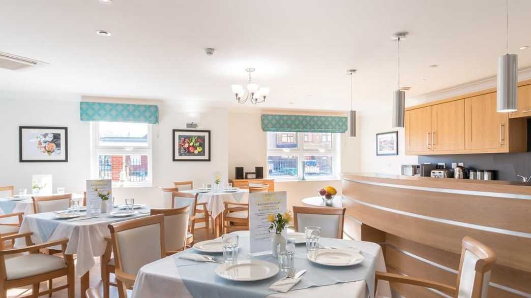 Ridgewood Court Residential Care Home Care Home Wirral meals-carousel - 4