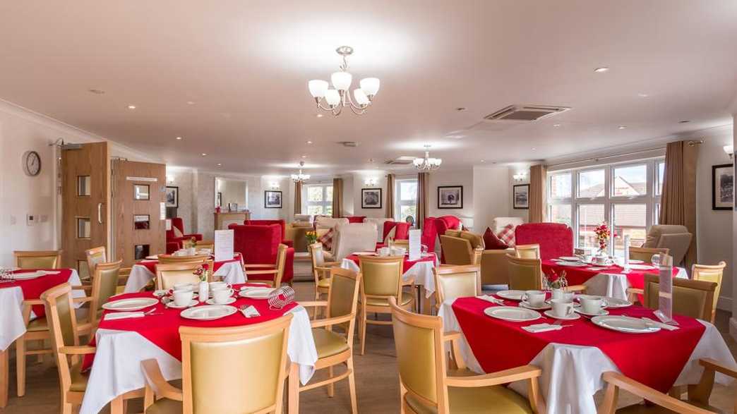 Ridgewood Court Residential Care Home Care Home Wirral meals-carousel - 3