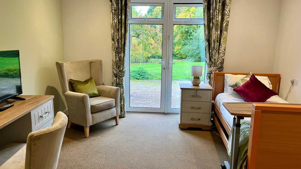 Pax Hill Nursing Home Care Home Farnham accommodation-carousel - 4