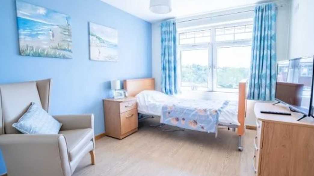 Rosalyn House Care Home Dunstable accommodation-carousel - 1