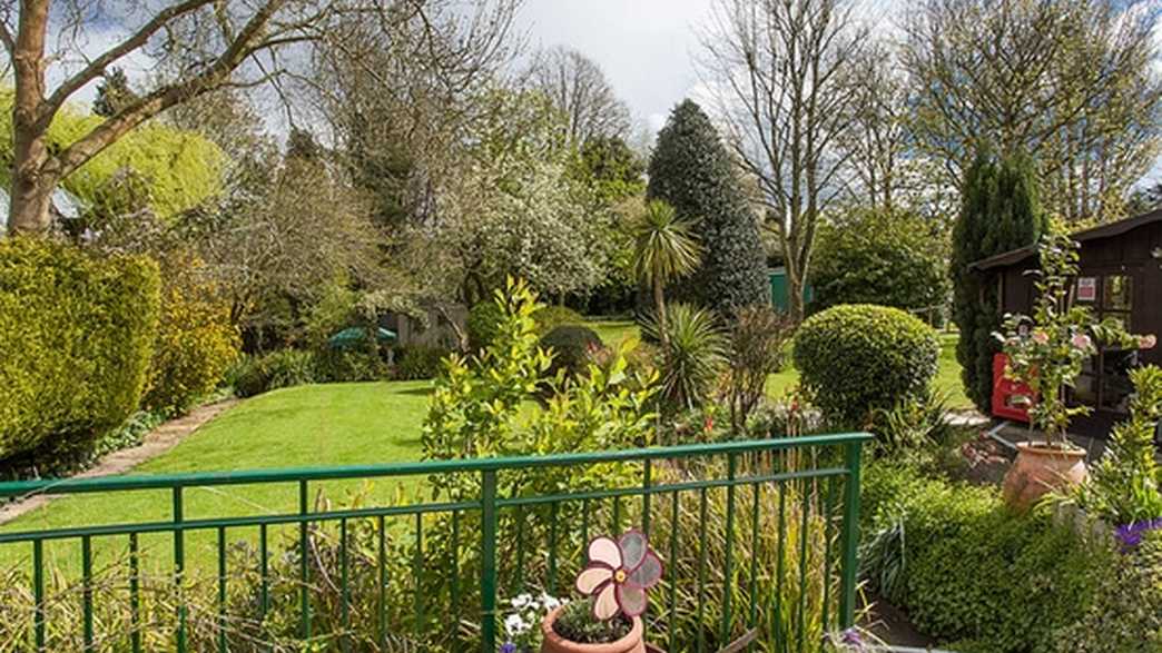 Roseacres Care Home London buildings-carousel - 5