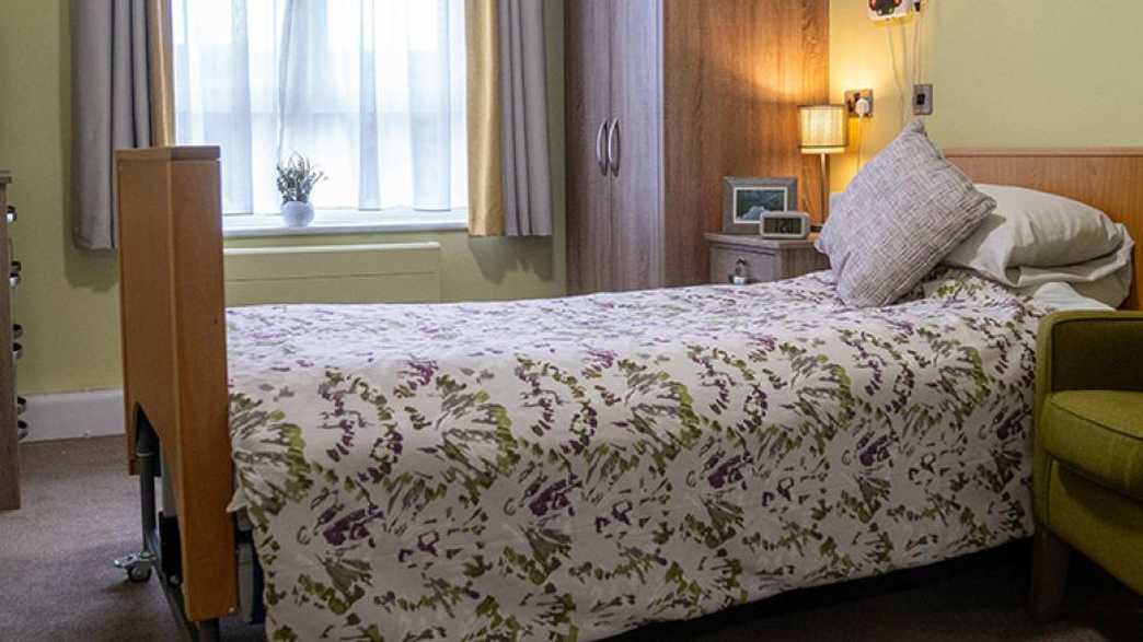 Rowanweald Residential and Nursing Home Care Home Harrow accommodation-carousel - 2