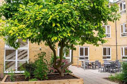 Rowanweald Residential and Nursing Home Care Home Harrow  - 5