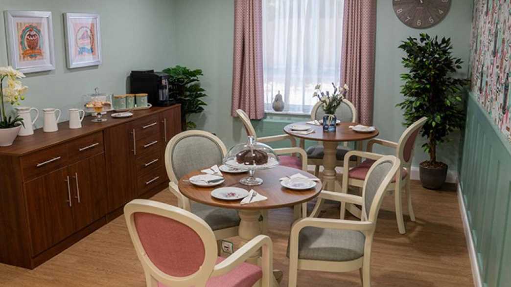 Rowanweald Residential and Nursing Home Care Home Harrow meals-carousel - 2
