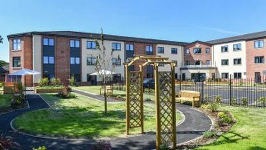 Ruddington Manor Care Centre Care Home Nottingham buildings-carousel - 7