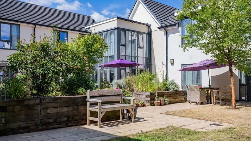 Scarlet House Care Home Stroud buildings-carousel - 15