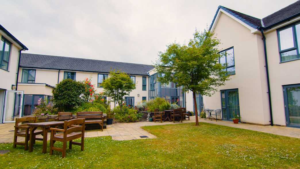 Scarlet House Care Home Stroud buildings-carousel - 15