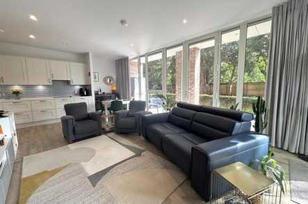Apartment 8 image 1