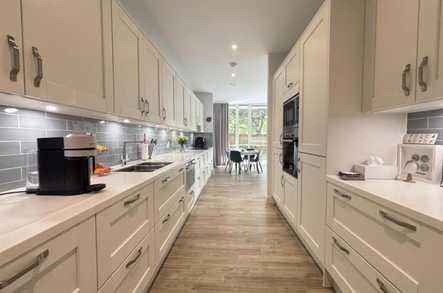 Apartment 8 image 2