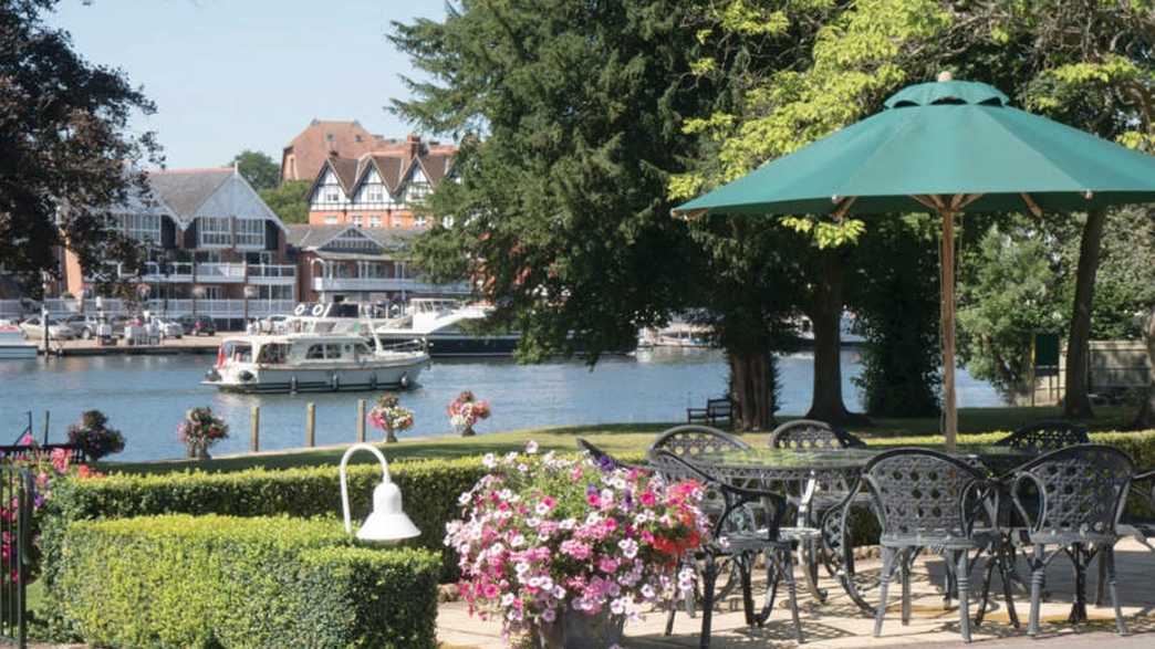 Thamesfield Retirement Living Henley-on-Thames wellbeing-carousel - 2