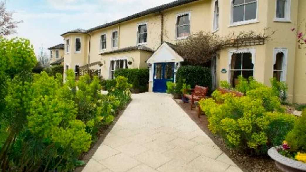 Tenterden House Care Home Care Home St Albans buildings-carousel - 6