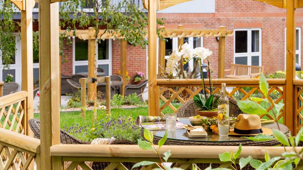 The Curlews Retirement Living Exmouth lifestyle-carousel - 2