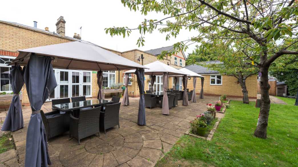 The Cedars Care Centre Care Home New Barnet buildings-carousel - 4