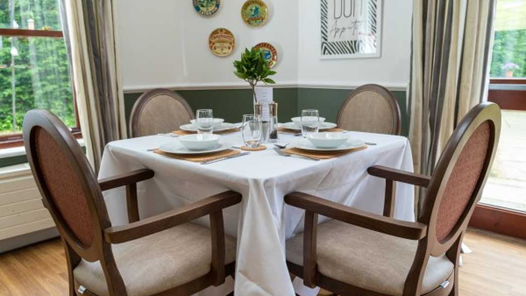 The Grange Care Centre Care Home Faringdon meals-carousel - 3