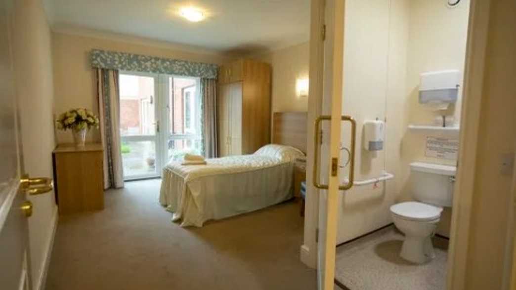 The Hawthorns Care Centre Care Home Southampton accommodation-carousel - 1