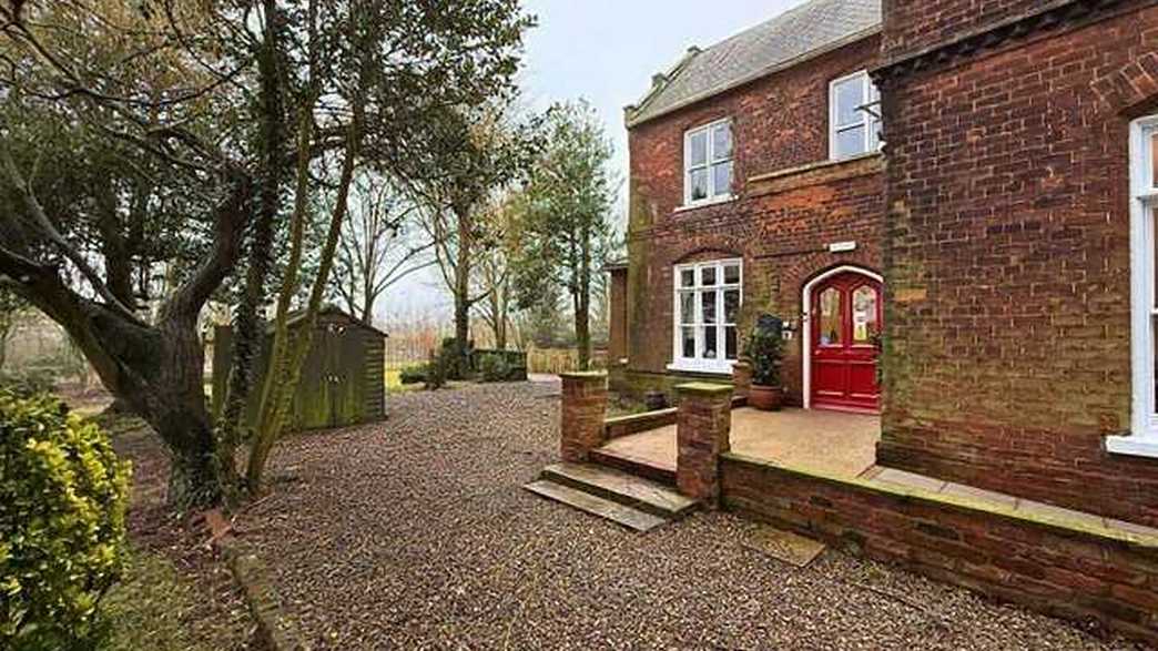 The Manor House Residential Care Home Care Home Cottingham buildings-carousel - 3
