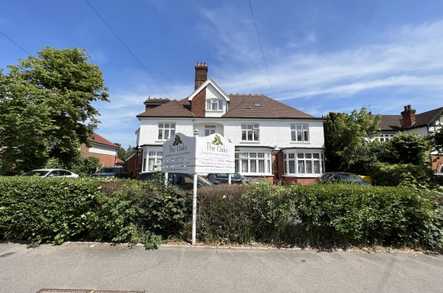 The Oaks Residential Care Home Care Home Upminster  - 1