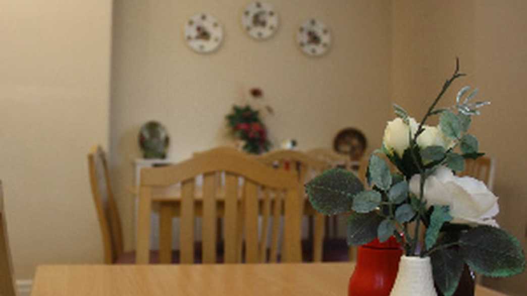 Tudor Manor Care Home and inpatient rehabilitation centre Care Home Stourbridge meals-carousel - 2