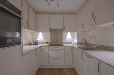 Apartment 38 image 5
