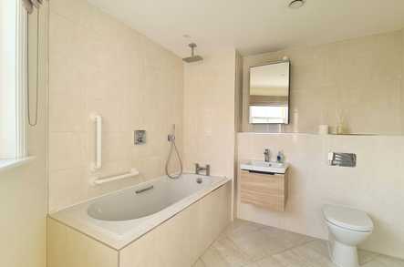 Apartment 6 image 4