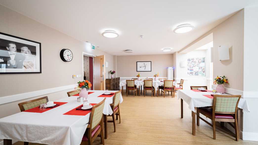 Woodley Grange Care Home Romsey meals-carousel - 2