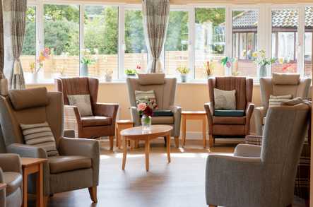 Warren Lodge Care Centre | Care Home | Finchampstead, RG40 4HR