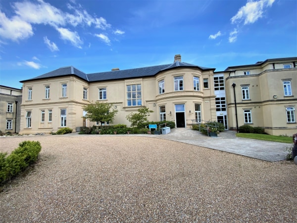West Cliff Hall | Care Home | Southampton, SO45 6AA