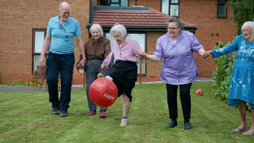 Willow Bank House Residential Home Care Home Pershore activities-carousel - 1