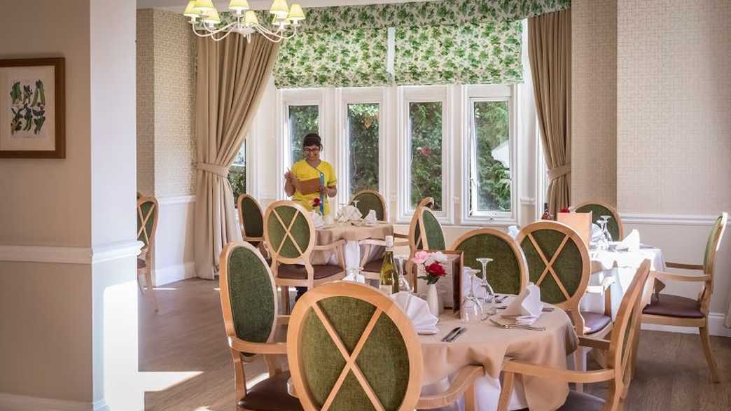 Woodbury House Care Home Reading meals-carousel - 1