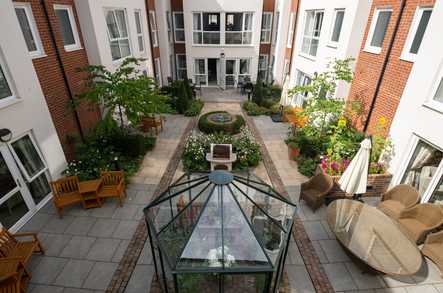 TLC Candlewood House Care Home Care Home London  - 4