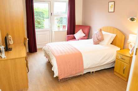 Ridgewood Court Residential Care Home Care Home Wirral  - 3