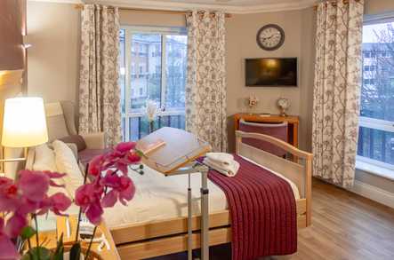 TLC Cuffley Manor Care Home Care Home Potters Bar  - 2