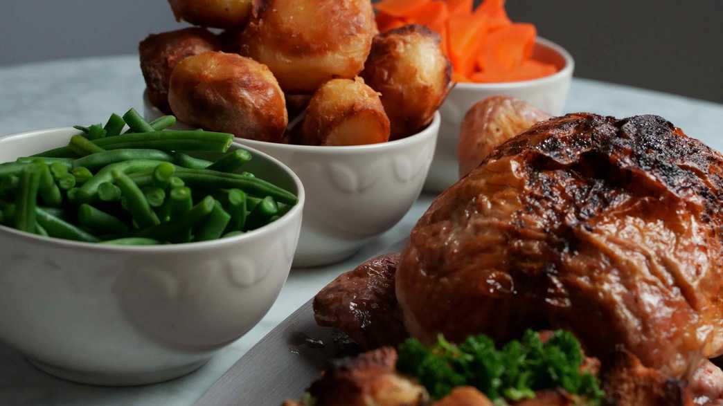 Queens Court Care Home Care Home Buckhurst Hill meals-carousel - 4