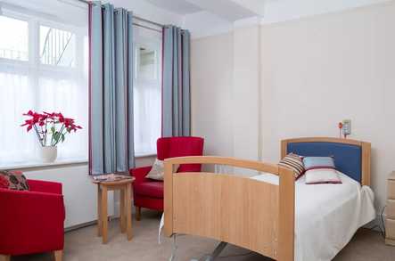 Compton Lodge Care Home London  - 4