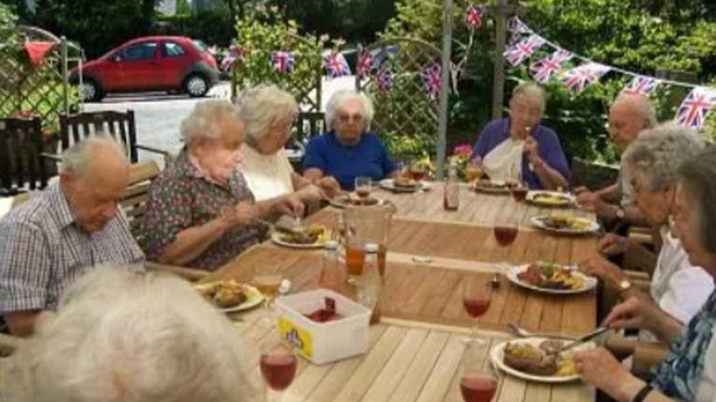 Estuary View Care Home Bishopsteignton meals-carousel - 1